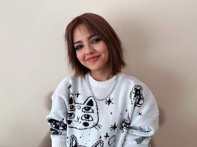 go to chat with MiaCross
