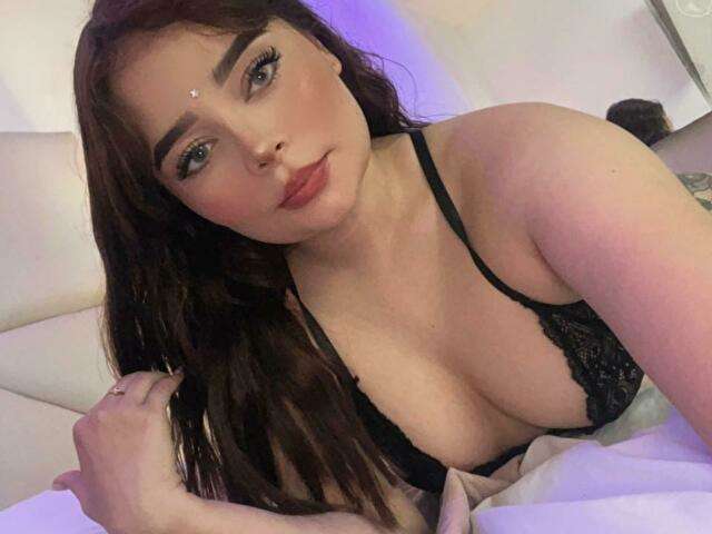 go to chat with MiaJamess