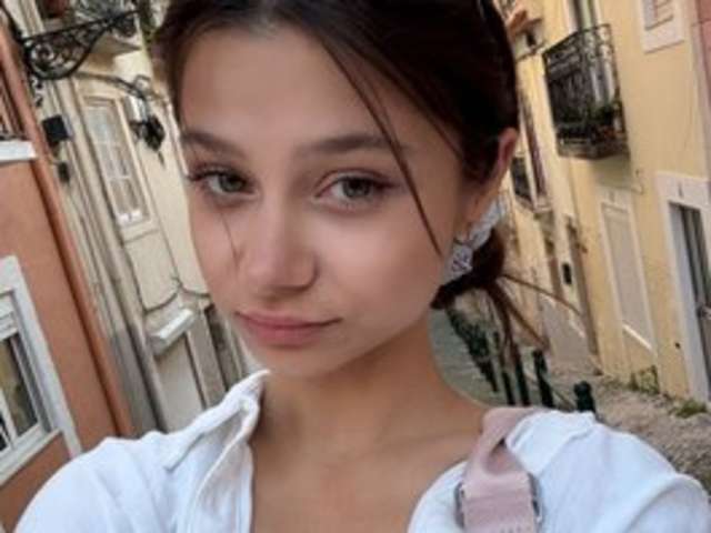 go to chat with MiaRouxie