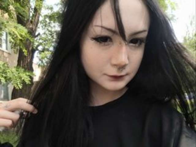 go to chat with MiaScarlet