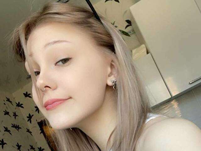 go to chat with MiaWhisper