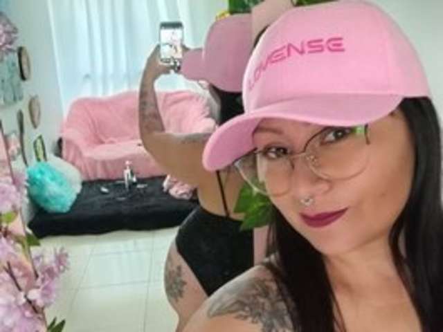 go to chat with Miahot69