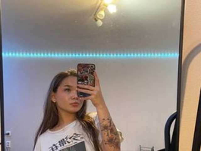 go to chat with Miahugo