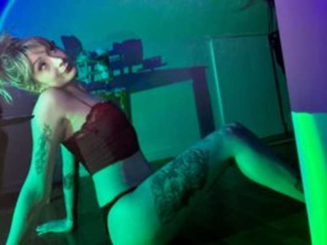 go to chat with Miamimintbaby