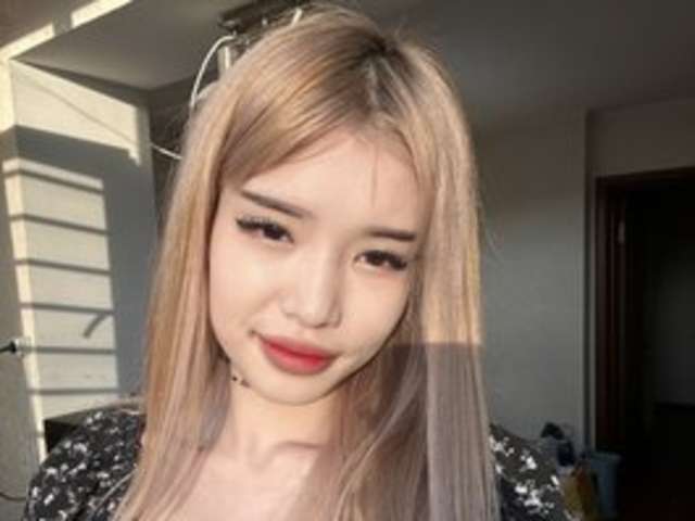go to chat with MikaellaSwan