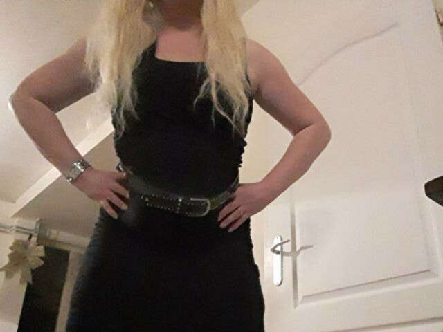 go to chat with MilfMonique