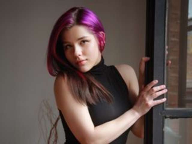 go to chat with MiraFalls