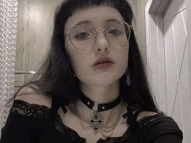 go to chat with MiraJade