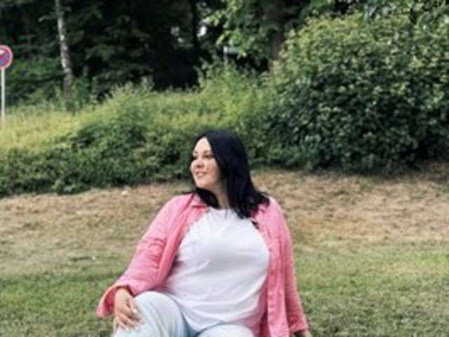 go to chat with Mirabella