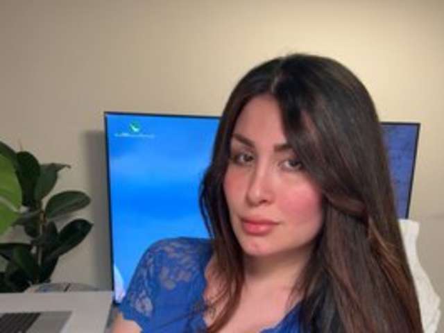 go to chat with Miranouri20