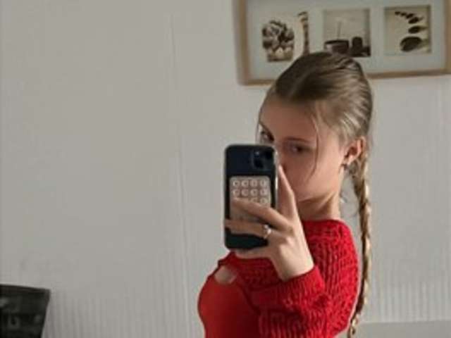 go to chat with MiriamLuxy