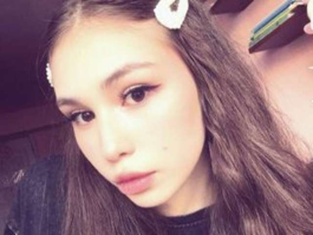 go to chat with Mirraana