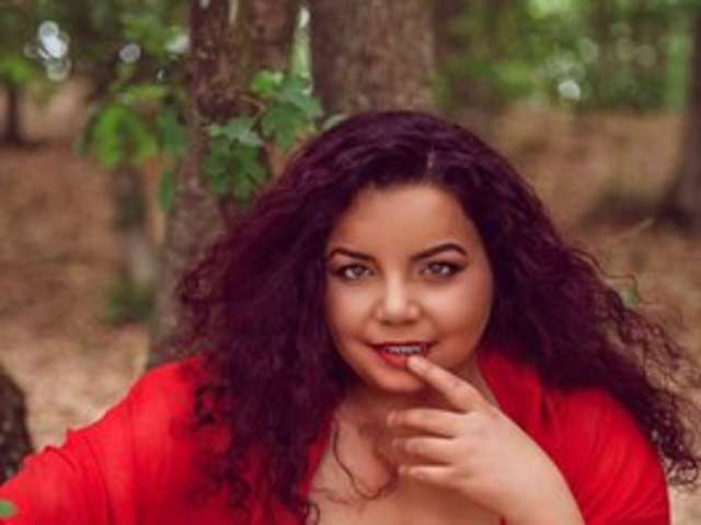 go to chat with MiryamInes