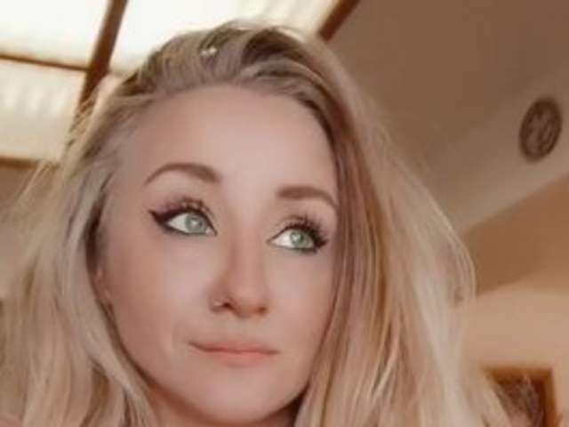 go to chat with MissHunyBunz69