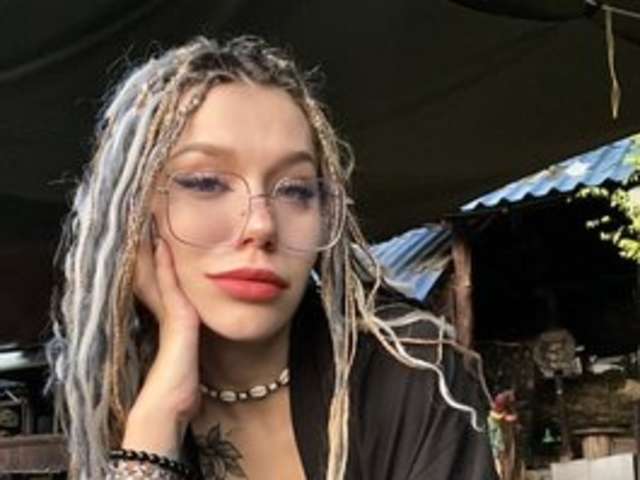 go to chat with MissKiraRodshtein