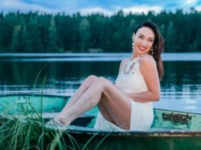 go to chat with Miss_Stella