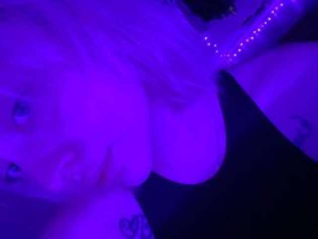 go to chat with MistikDoll