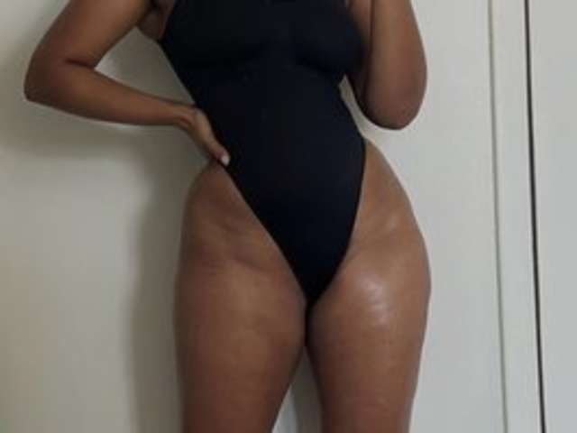 go to chat with MistressLolaX