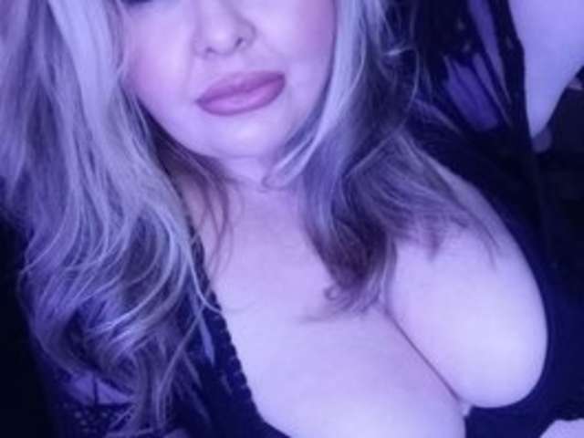 go to chat with Mistresslexi-xxx