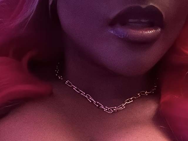 go to chat with MistrssMonet