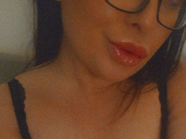 go to chat with MollieMaexo