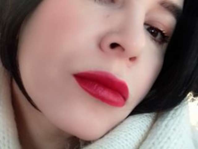 go to chat with Monica-Mia