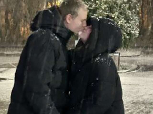 go to chat with MoonAura