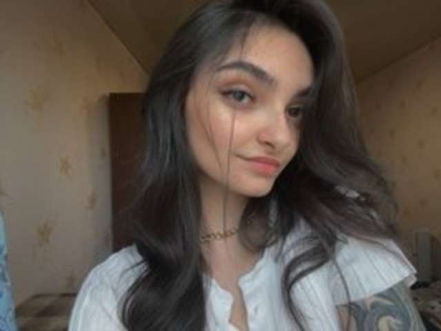 go to chat with Morena-Dolcce