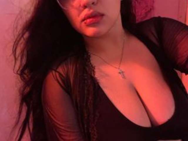 go to chat with Morena-Mia