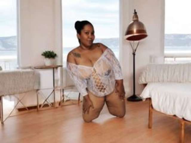 go to chat with Morenablue8