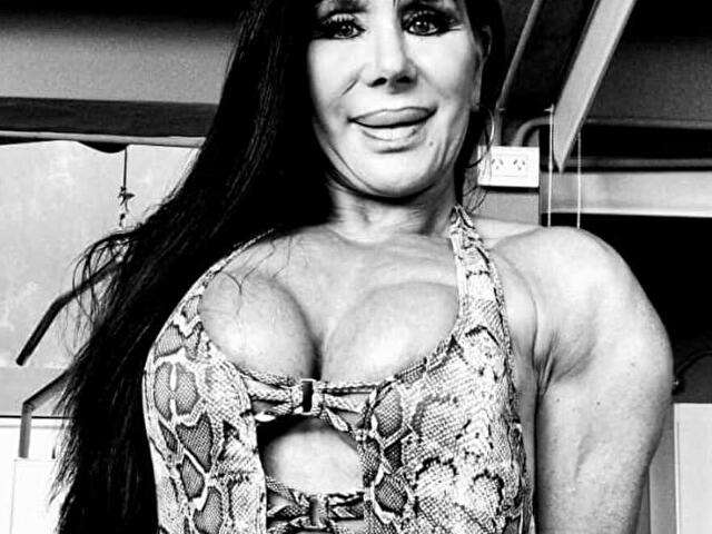 go to chat with MuscleLatina
