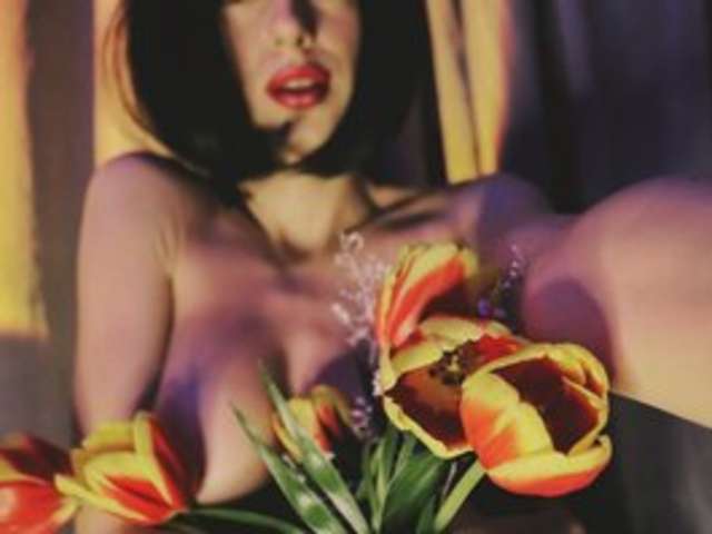 go to chat with Mussaenda