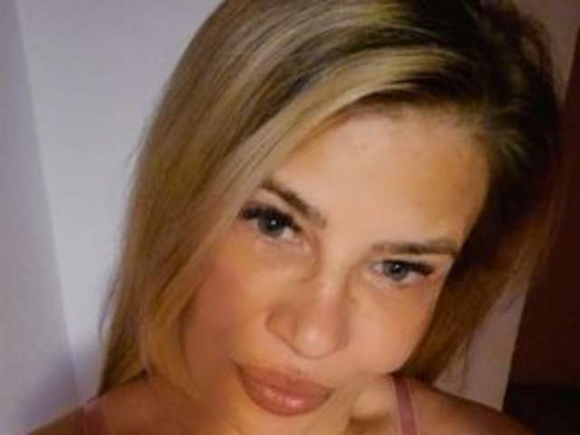 go to chat with NadyaRubia