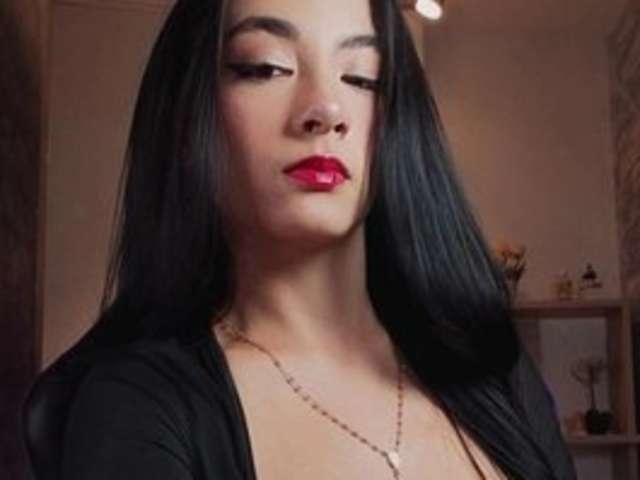 go to chat with Nataly-Rouse
