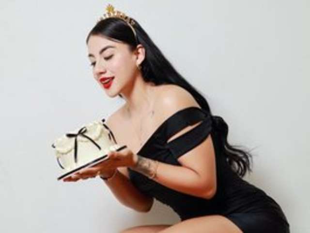 go to chat with NatyArango