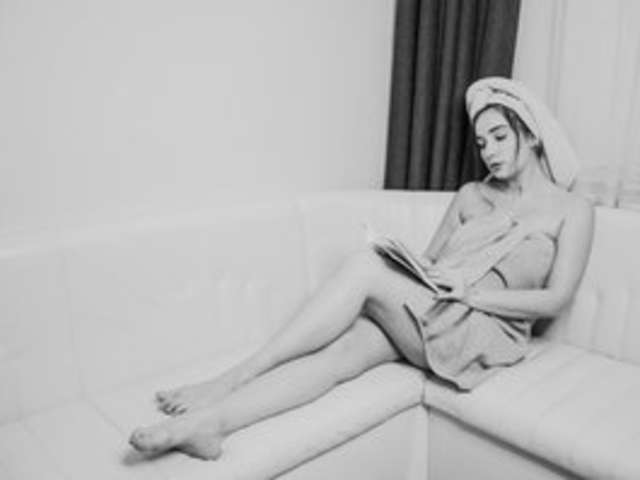 go to chat with NaughtyyLinda