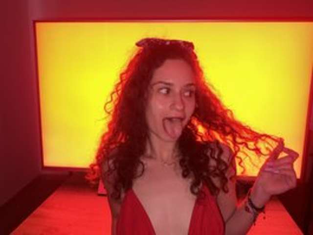 go to chat with NayaraMoore