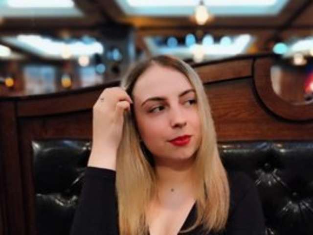 go to chat with NelleVanile