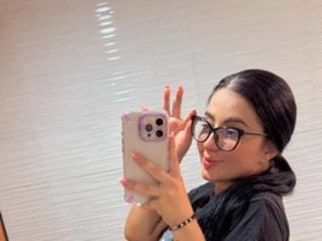 go to chat with Nia-May