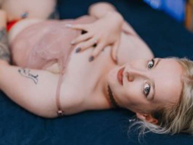 go to chat with Nicole-Aniston
