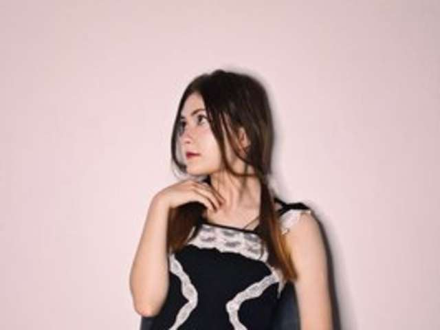 go to chat with Nikalii