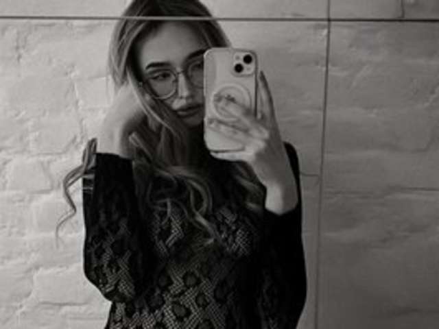 NIKKIBLY amateur webcam photo
