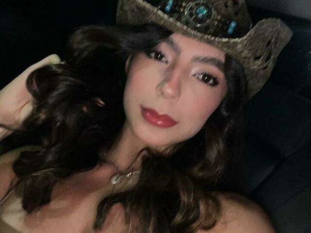 go to chat with NinaRose