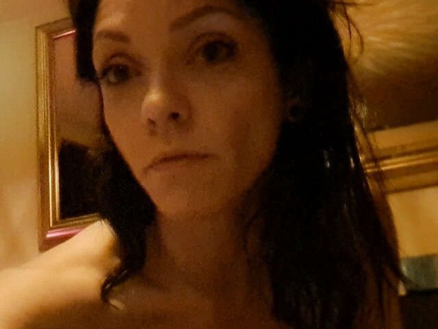 go to chat with Nora69