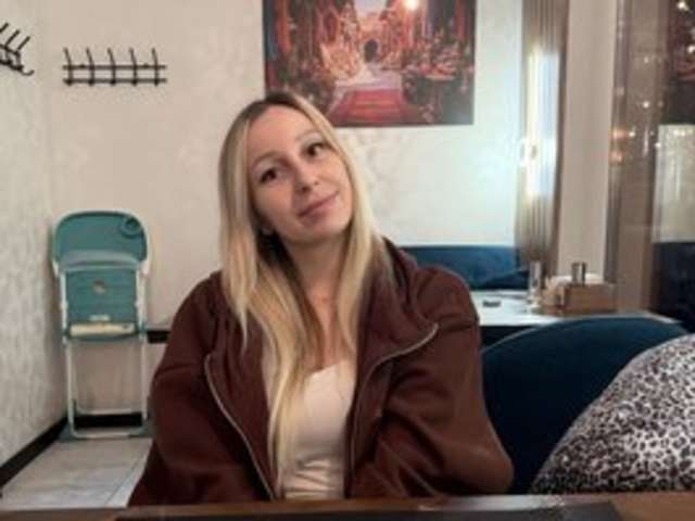 OLGAONE21 amateur webcam photo