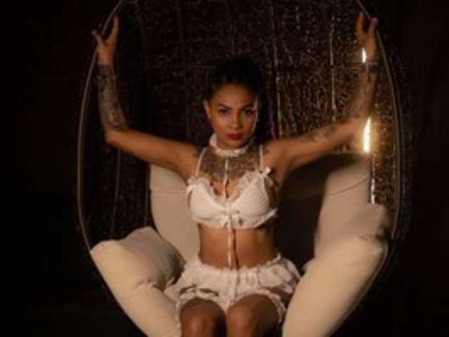go to chat with Oliviafyre