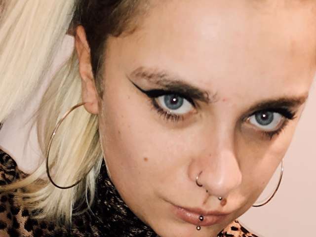 go to chat with Onlyanna