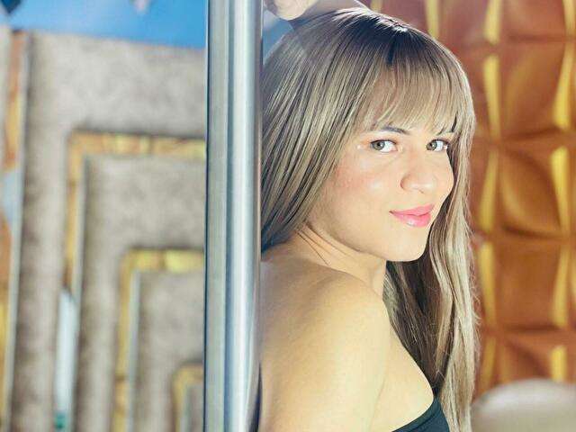 go to chat with OrianaSaenz