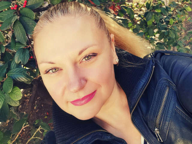 go to chat with PaolaReina
