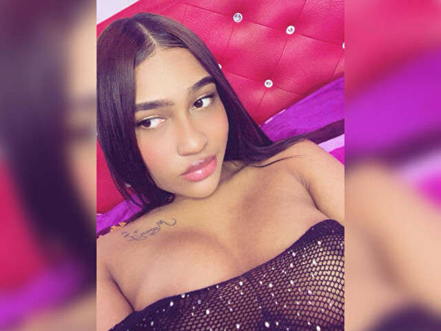 go to chat with Petite4UxXx